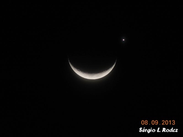 Conjuno Lua e Vnus vista de Curitiba.