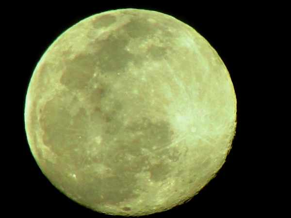 Lua quase cheia com 99% de luminosidade na Volta Grande do Rio Xingu-Par