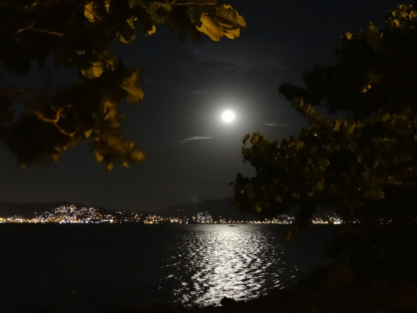 Lua Cheia Sobre Florianpolis-SC
