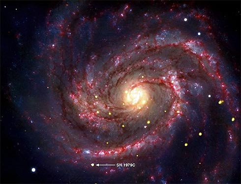 Buraco negro / supernova SN 1979C no interior da galxia M100
