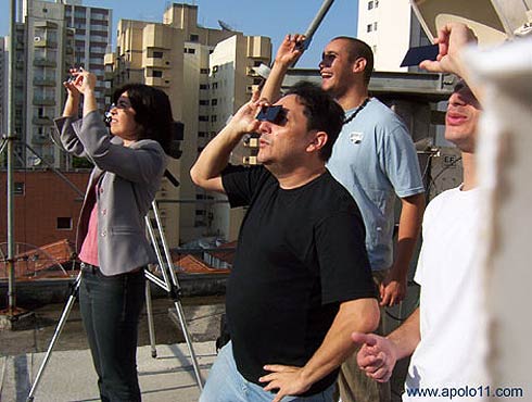 Rogrio leite vendo o eclipse de setembro de 2006