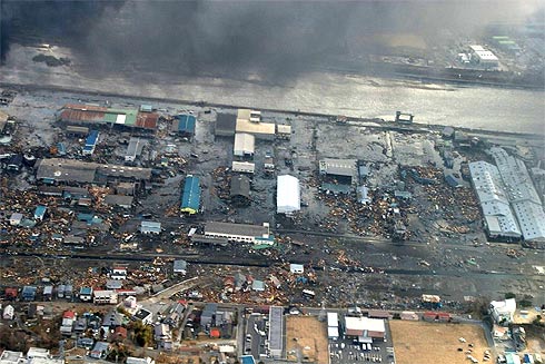 Vista area da cidade de Dendai, aps tsunami de 11 de maro de 2011