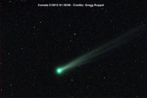 Cometa ISON com duas caudas