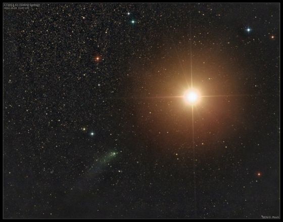 Siding Spring registrado pelo astrofotgrafo Damian Peach, algumas horas antes da aproximao. Percebam a diferena gritante de brilho entre os dois objetos.