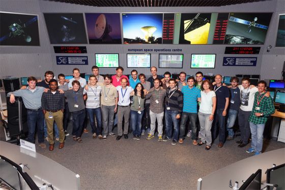 Equipe de controladores na sala de operaes da misso Rosetta