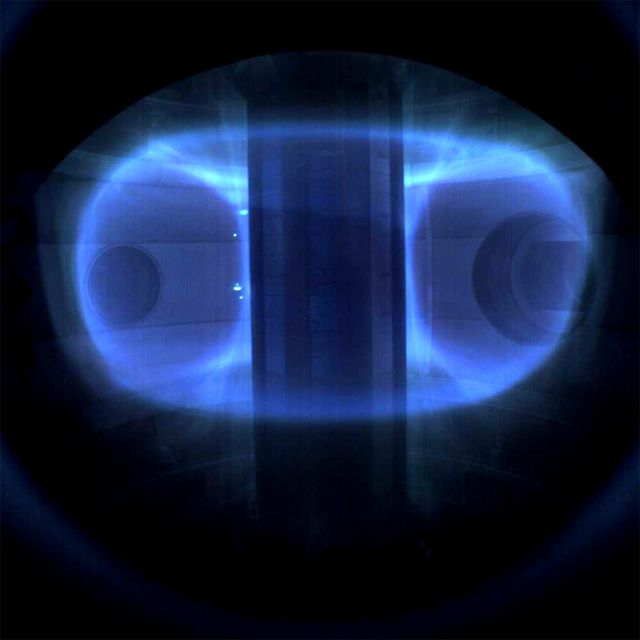 Plasma confinado no interior do reator ST40