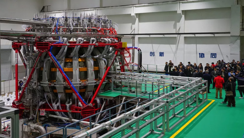 Reator de fuso EAST (Experimental Advanced Superconducting Tokamak) manteve a temperatura do plasma em 70 milhes de graus Celsius por 1056 segundos.