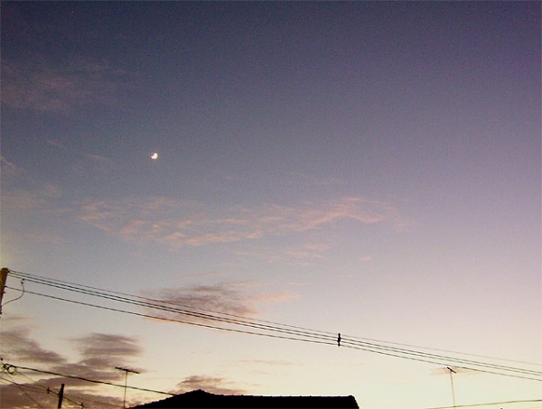 Manhã de Lua crescente em Sampa