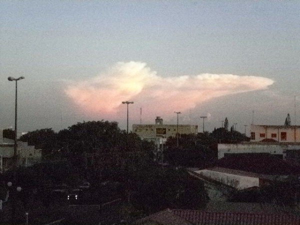 Formação de nuvem cumulus nimbus
