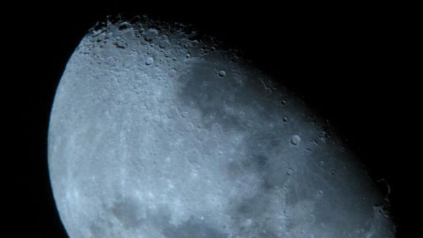 Lua com telescópio artesanal