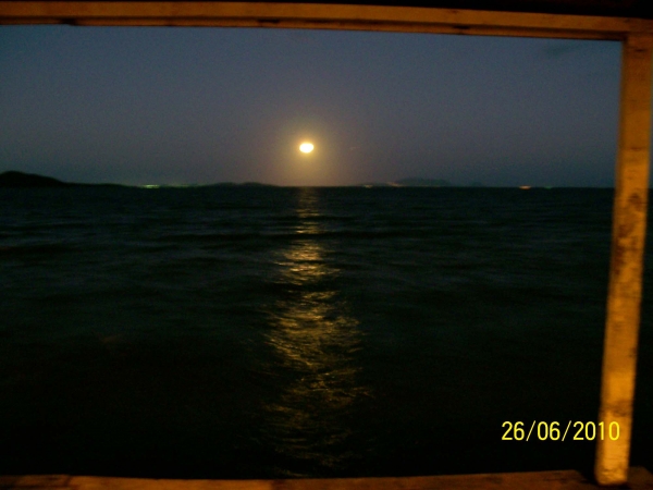 A Lua cheia e a Lagoa de Araruama