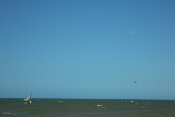 Lua sobre o mar de Canoa Quebrada/CE