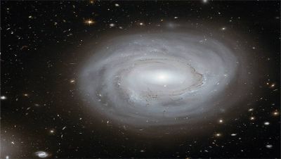 Galáxia espiral NGC 4921