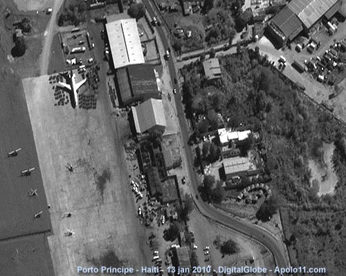 Imagem de satélite de Porto Principe - Haiti - Vista do aeroporto parcialmente destruido