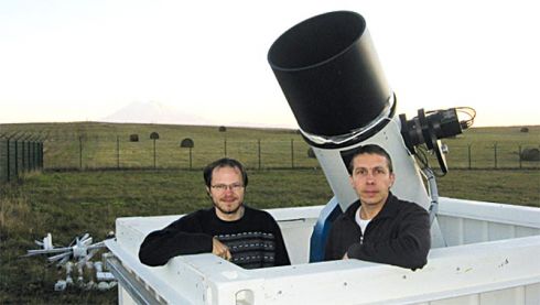 Vitali Nevski, da Bielorrússia e Artyom Novichonok, da Rússia, descobridores do cometa ISON