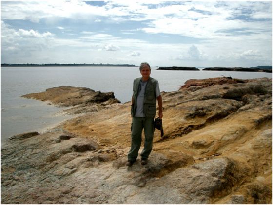 Alberto Veloso na margem do Amazonas