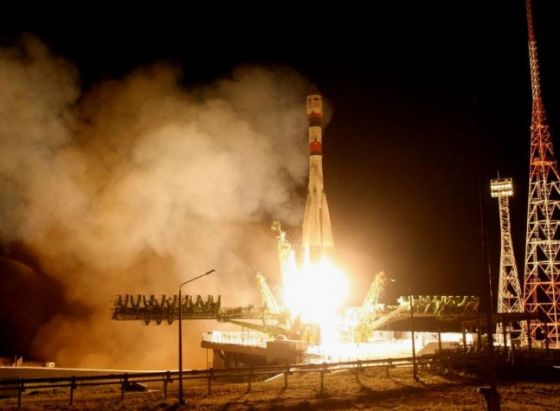 lançamento do foguete Soyuz-2-1a levando satélite Foton-M4