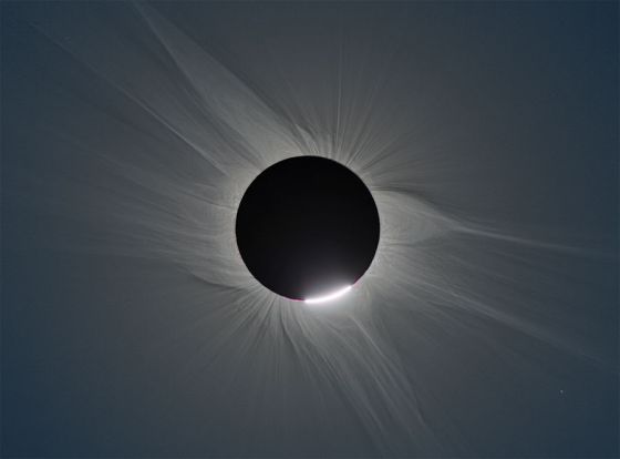 Eclipse total sol negro
