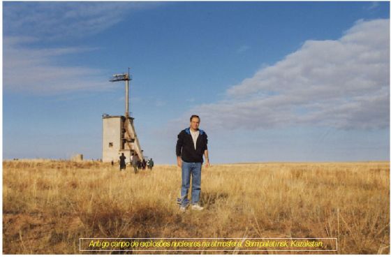 Alberto Veloso em campo de testes nucleares
