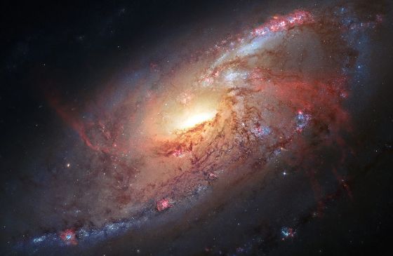 Galaxia m106 vista pelo telescopio Hubble