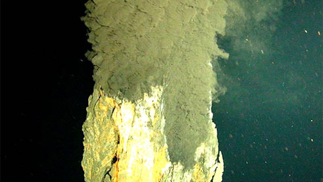 Imagem mostra uma das chamines subaquaticas do vulcao submarino na fossa das Cayman