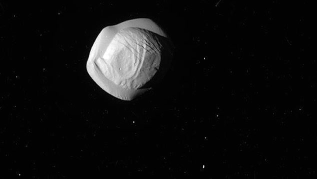 Lua Pan Saturno