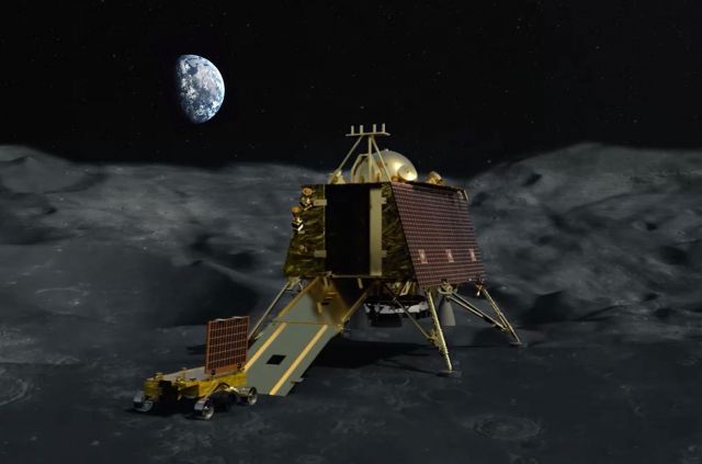 Concepção artística mostra mostra o módulo de pouso Vikran e o jipe-robô Pragyan, em operação na Lua. Nos primeiros dias, a Terra estará em fase crescente. 