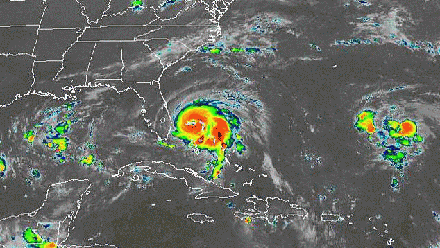 Animação de imagens recebidas do satélite GOES16 mostra o avanço do furacão Dorian ao largo da costa dos EUA.