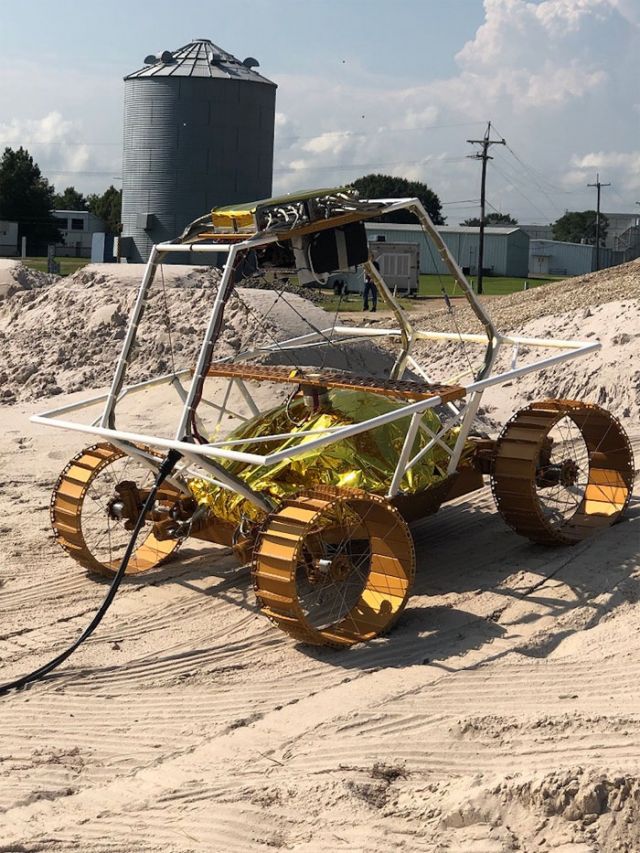 Modelo de engenharia criado para testar as capacidade do jipe Viper, durante teste nas instalações da Nasa.<BR>