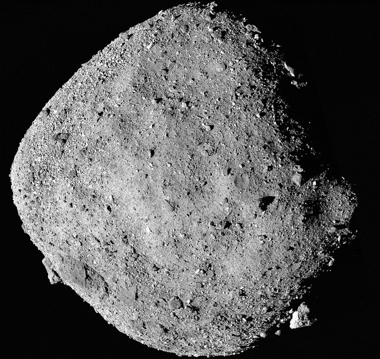Asteroide 101955 Bennu, registrado pela sonda Osiris-Rex, em 02 de dezembro de 2018, quando a nave estava a apenas 24 km de distância da superfície. Crédito: NASA<BR>