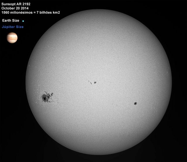 Mancha solar AR2192, registrada pelo Observatório Solar Apolo11 em 20 de outubro de 2014. A mancha tinha o tamanho do planeta Júpiter e permaneceu observável por mais de trinta dias.<BR>