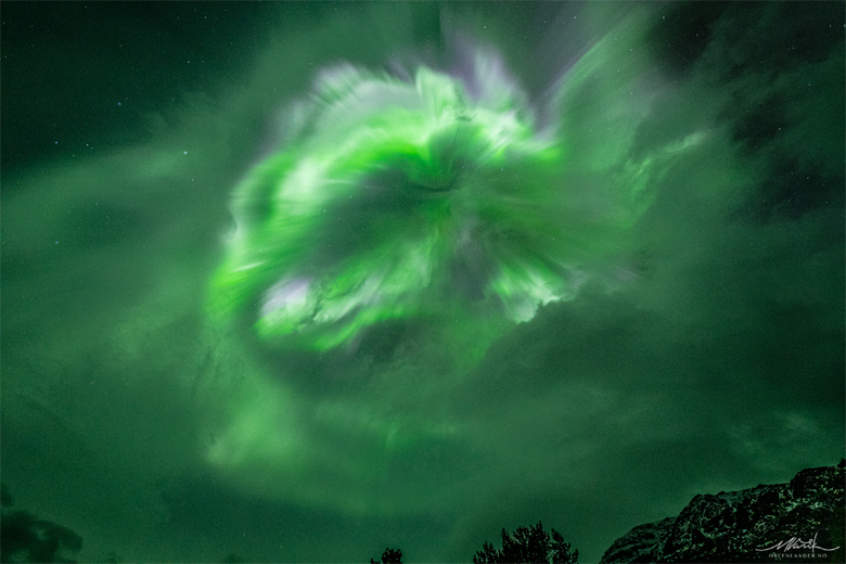 Aurora boreal fotografada na Noruega, na noite de 3 de novembro de 2021. Crédito: Markus Varik<BR>