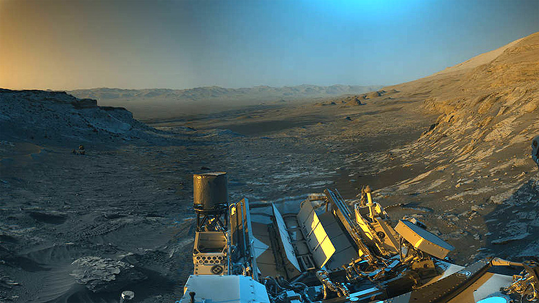 Composição panorâmica feita a partir de duas imagens registradas pelo jipe-robô Curiosity, em 16 de novembro de 2021.