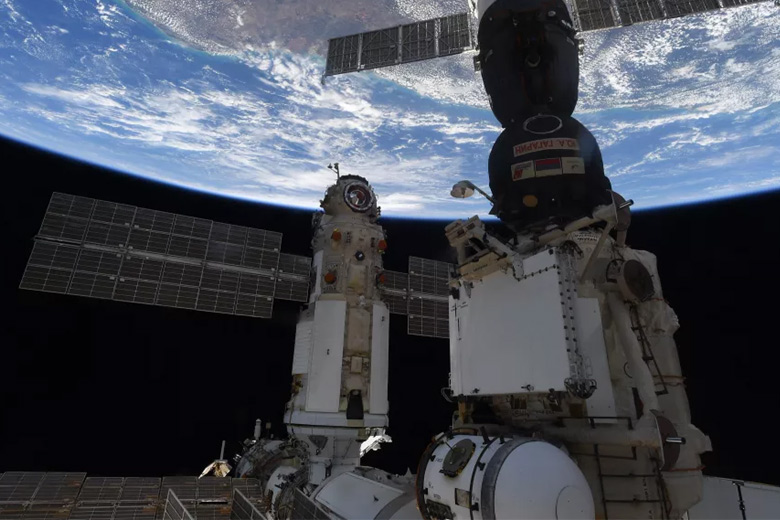 Imagem mostra o mdulo russo Nauka, acoplado  Estao Espacial Internacional, ISS, em 29 de julho de 2021, logo aps o atracamento. Crdito: Thomas Pesquet/ESA/NASA<BR>Aps estado de emergncia, Estao Espacial volta a operar normalmente<BR>