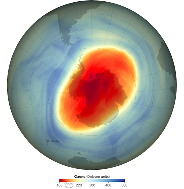 Esse mapa mostra o tamanho e formato do buraco na camada de ozônio sobre o polo sul terrestre em 5 de outubro de 2022, quando atingiu o maior tamanho em um único dia no ano. Crédito: NASA Earth Observatory/Joshua Stevens