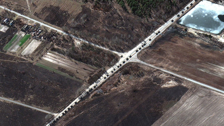 Imagem de satélite registrada em 28 de fevereiro de 2022 mostra parte de comboio militar russo se aproximando de Kiev, capital da Ucrânia.