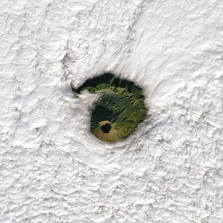 Monte Vesúvio, registrado pelo satélite Landsat 8 em 2 de janeiro de 2022.