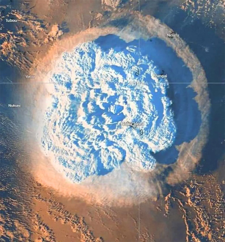 Momento da erupção vulcânica de 15 de janeiro de 2022, ocorrida em Tonga, na Polinésia. Imagem feita pelo satélite geoestacionário GOES-17.
