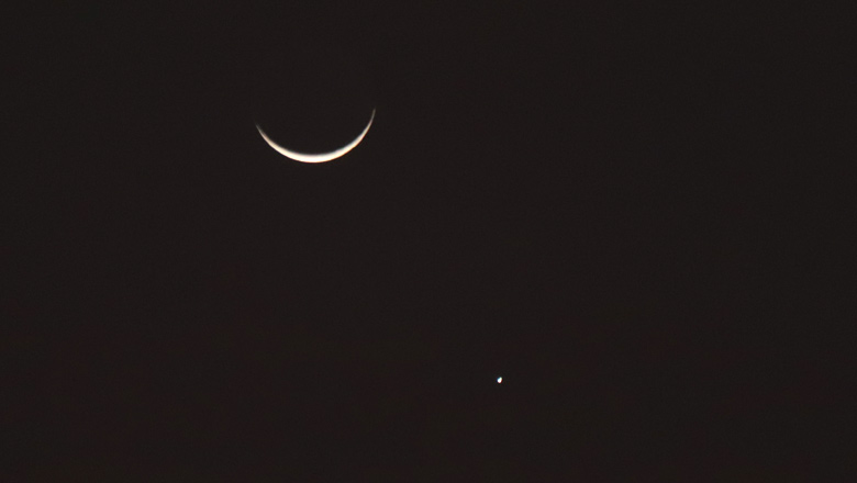 Detalhe da conjuncao Lua Jupiter, clicada por Elisabeth Kimura. É possível ver a 'luz Cinérea' ou Luz de Galileu na superfície do satélite. Luz de Galileu é o brilho da luz solar que atinge a Terra e reflete na Lua, iluminando-a.